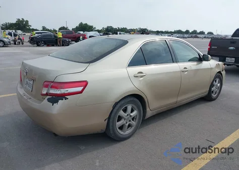2010 Toyota Camry Le z USA, uszkodzony, nr VIN 4T4BF3EK9AR054735